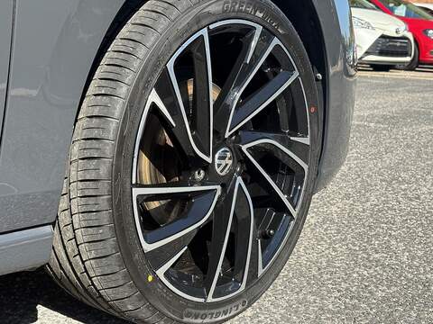 Volkswagen Golf TSI Life - U548