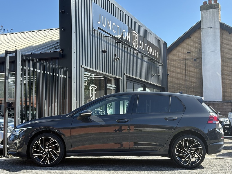 Volkswagen Golf TSI Life - U548