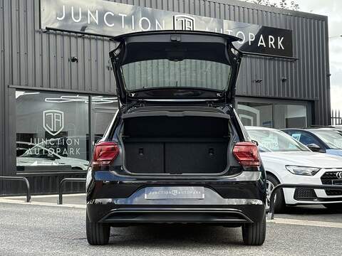 Volkswagen Polo TSI SE - U553