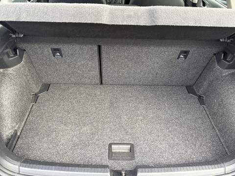 Volkswagen Polo TSI SE - U553