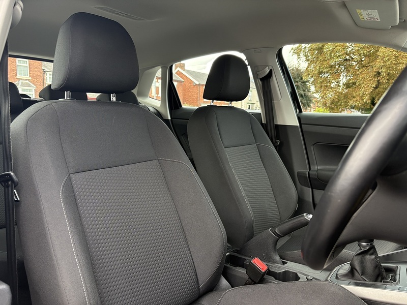 Volkswagen Polo TSI SE - U553