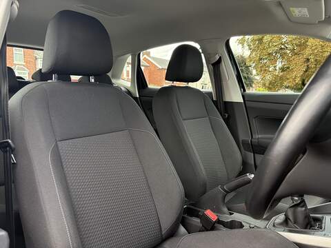 Volkswagen Polo TSI SE - U553