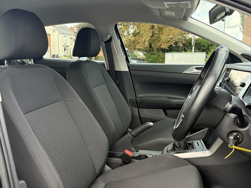 Volkswagen Polo TSI SE - U553