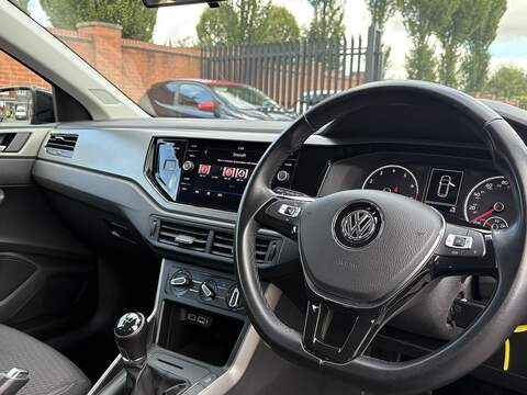 Volkswagen Polo TSI SE - U553