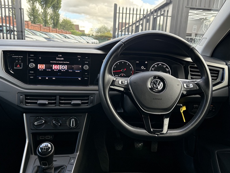 Volkswagen Polo TSI SE - U553