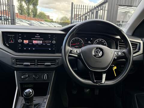 Volkswagen Polo TSI SE - U553