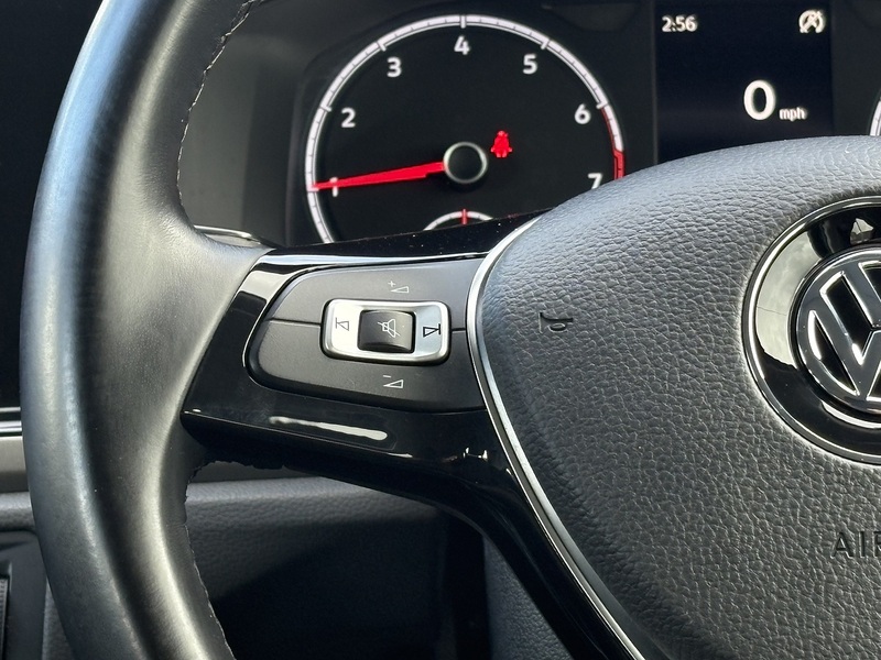 Volkswagen Polo TSI SE - U553