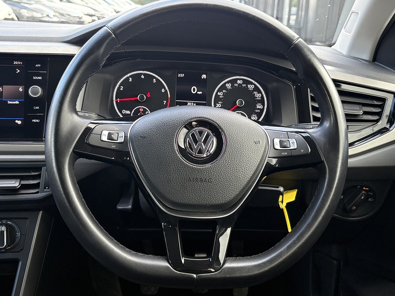 Volkswagen Polo TSI SE - U553