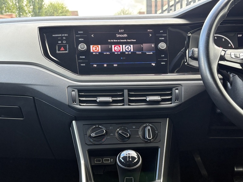 Volkswagen Polo TSI SE - U553