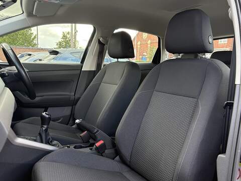 Volkswagen Polo TSI SE - U553