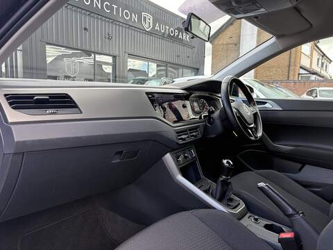 Volkswagen Polo TSI SE - U553