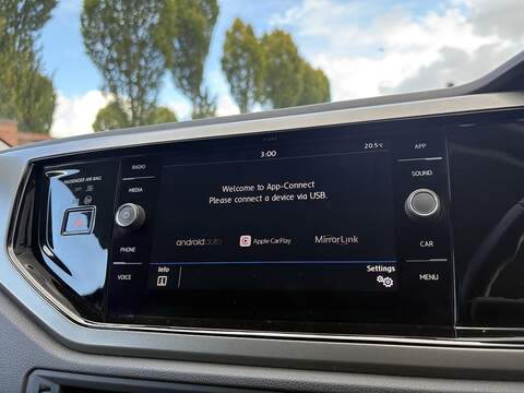 Volkswagen Polo TSI SE - U553