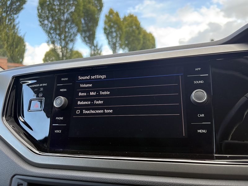 Volkswagen Polo TSI SE - U553