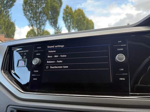 Volkswagen Polo TSI SE - U553