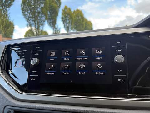 Volkswagen Polo TSI SE - U553