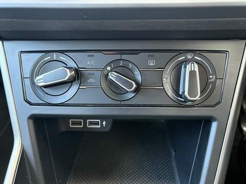 Volkswagen Polo TSI SE - U553