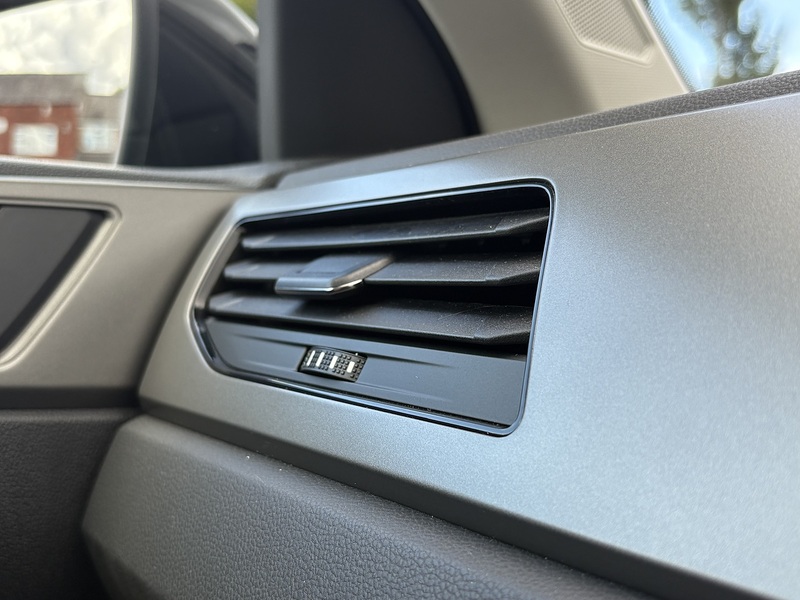 Volkswagen Polo TSI SE - U553