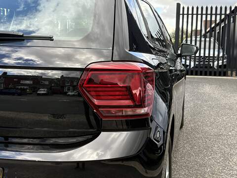 Volkswagen Polo TSI SE - U553