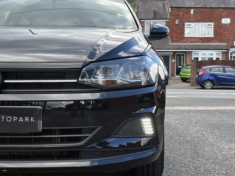 Volkswagen Polo TSI SE - U553