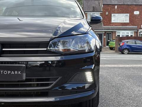 Volkswagen Polo TSI SE - U553