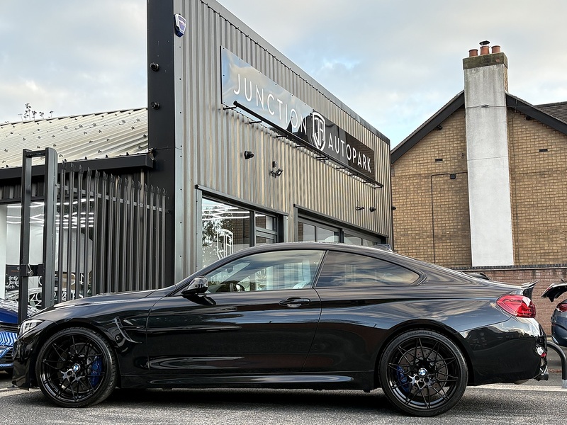 BMW M4 BiTurbo Competition - U584