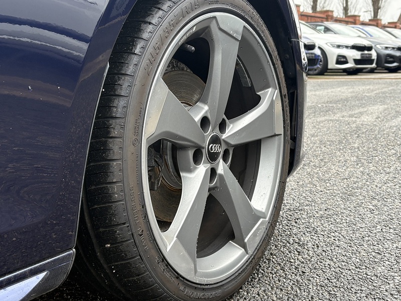 Audi A4 Avant TDI Black Edition - U592