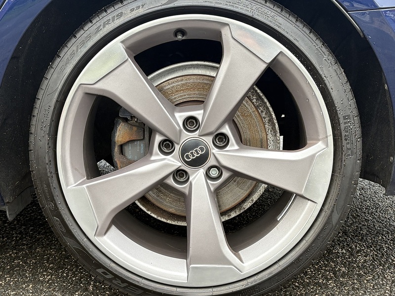 Audi A4 Avant TDI Black Edition - U592