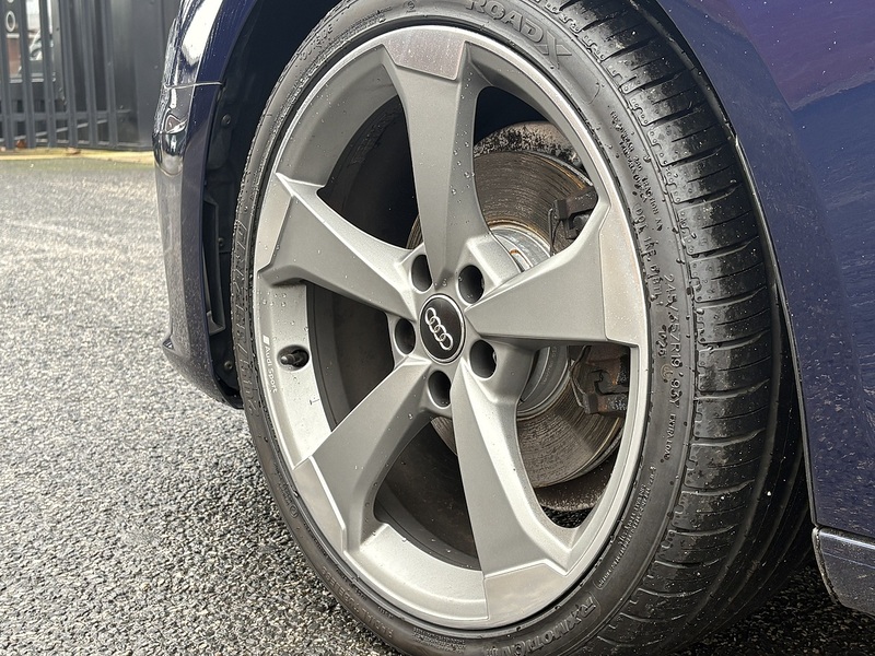 Audi A4 Avant TDI Black Edition - U592