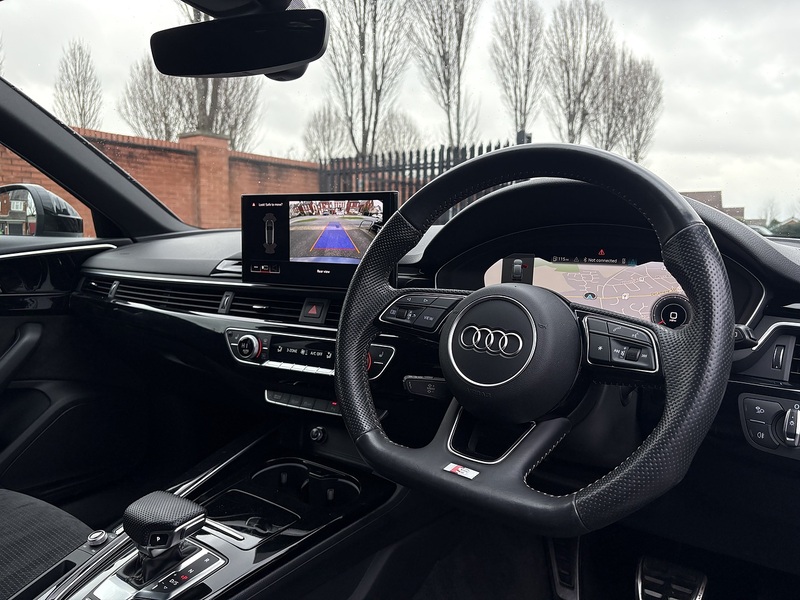 Audi A4 Avant TDI Black Edition - U592