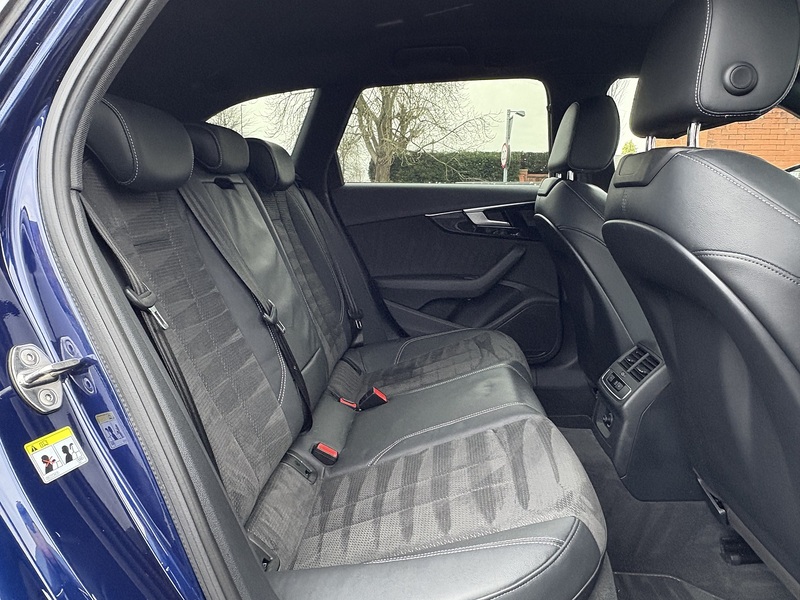 Audi A4 Avant TDI Black Edition - U592