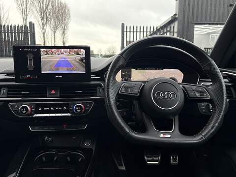 Audi A4 Avant TDI Black Edition - U592