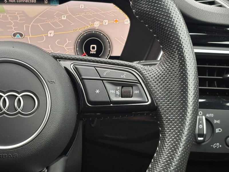 Audi A4 Avant TDI Black Edition - U592