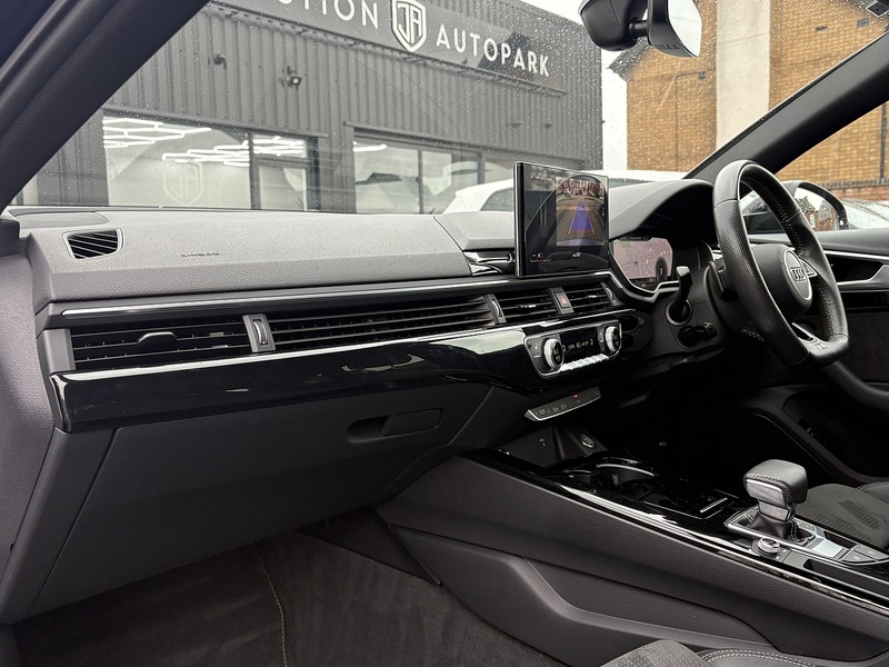 Audi A4 Avant TDI Black Edition - U592