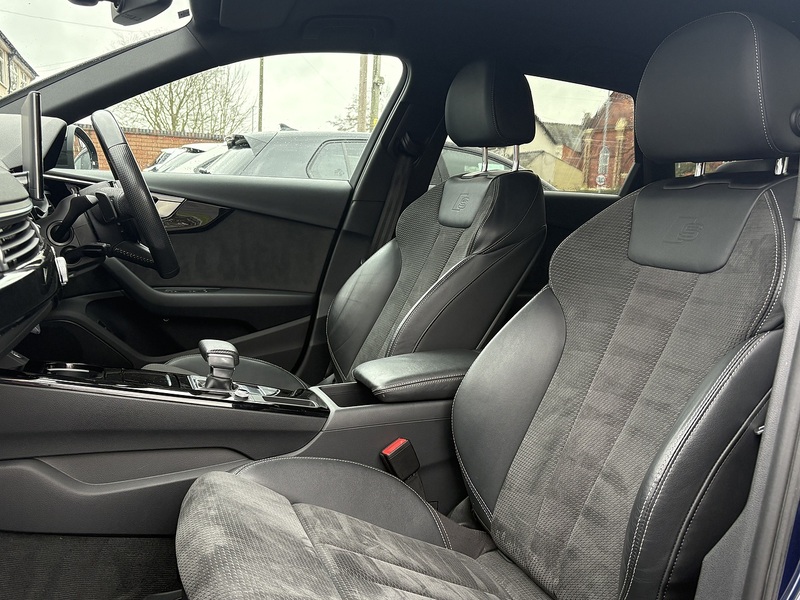 Audi A4 Avant TDI Black Edition - U592