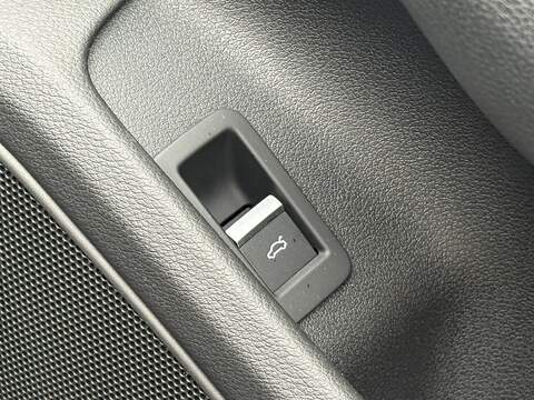 Audi A4 Avant TDI Black Edition - U592