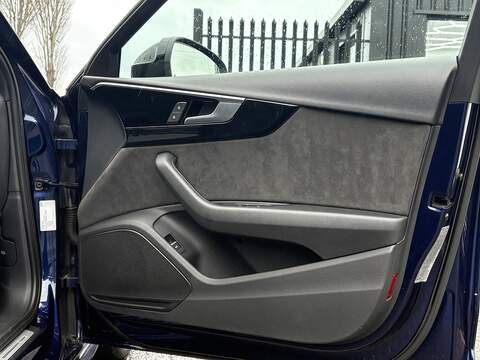 Audi A4 Avant TDI Black Edition - U592