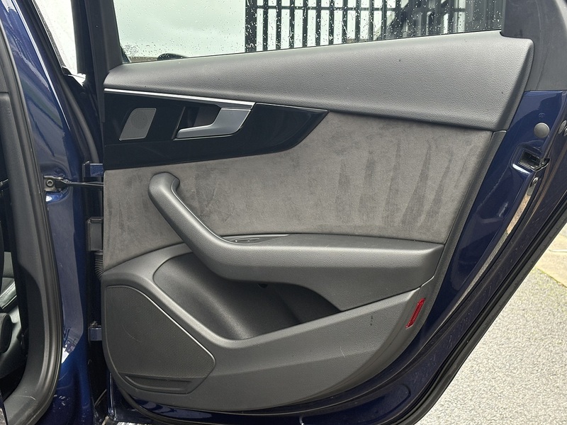 Audi A4 Avant TDI Black Edition - U592