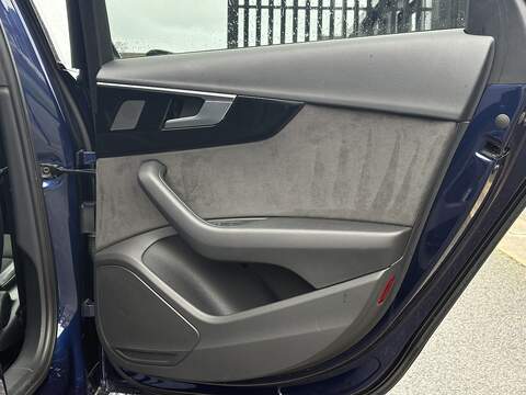 Audi A4 Avant TDI Black Edition - U592