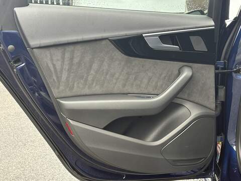 Audi A4 Avant TDI Black Edition - U592