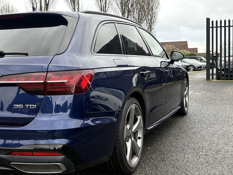 Audi A4 Avant TDI Black Edition - U592