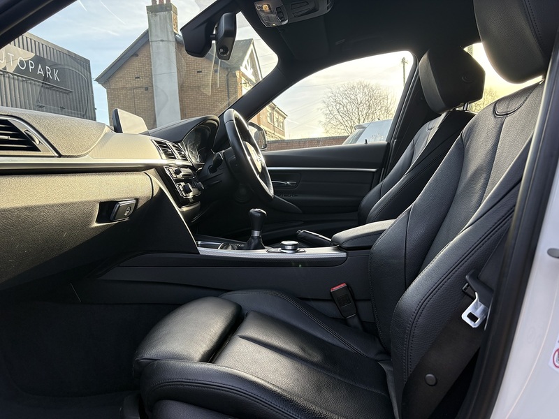 BMW 3 Series 320d M Sport Shadow Edition - U606
