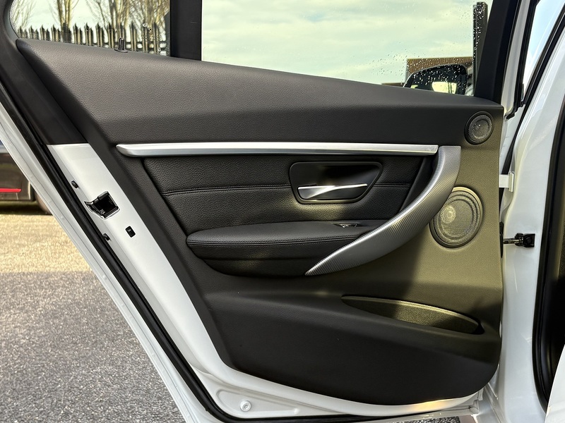 BMW 3 Series 320d M Sport Shadow Edition - U606