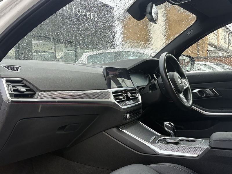 BMW 3 Series 318i M Sport - U610