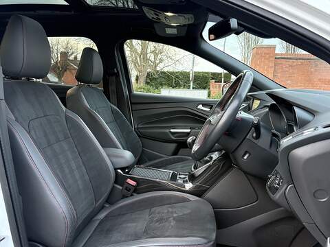 Ford Kuga T EcoBoost ST-Line X - U611