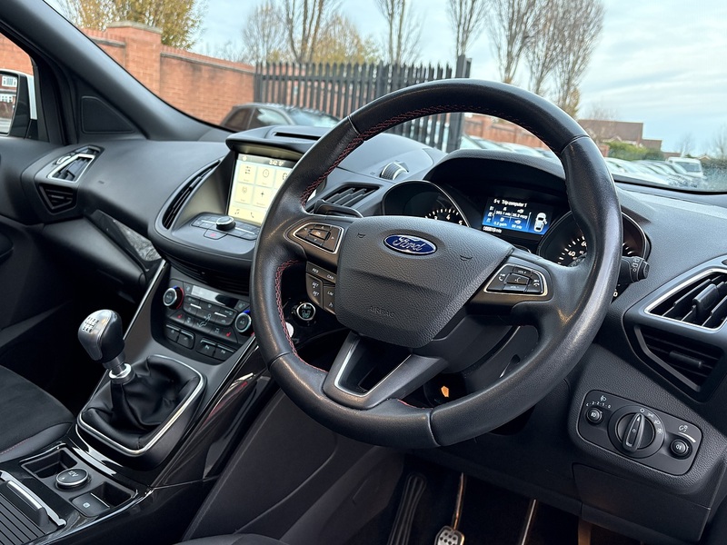 Ford Kuga T EcoBoost ST-Line X - U611
