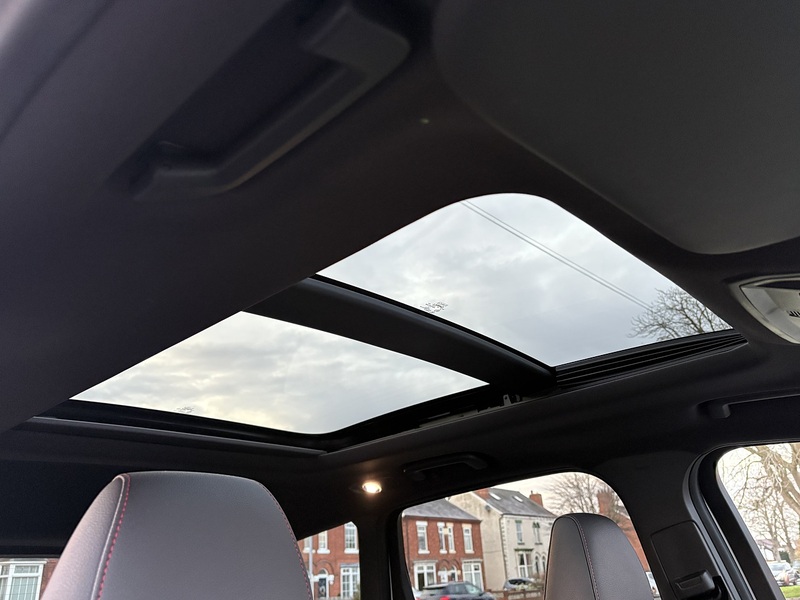 Ford Kuga T EcoBoost ST-Line X - U611