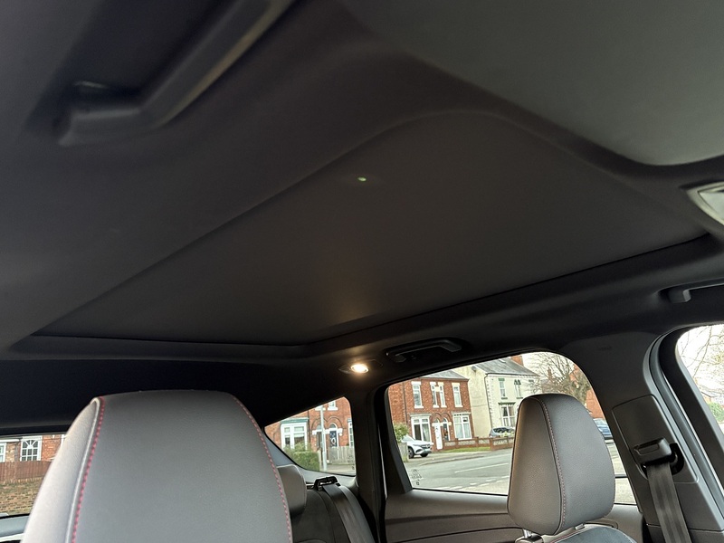 Ford Kuga T EcoBoost ST-Line X - U611