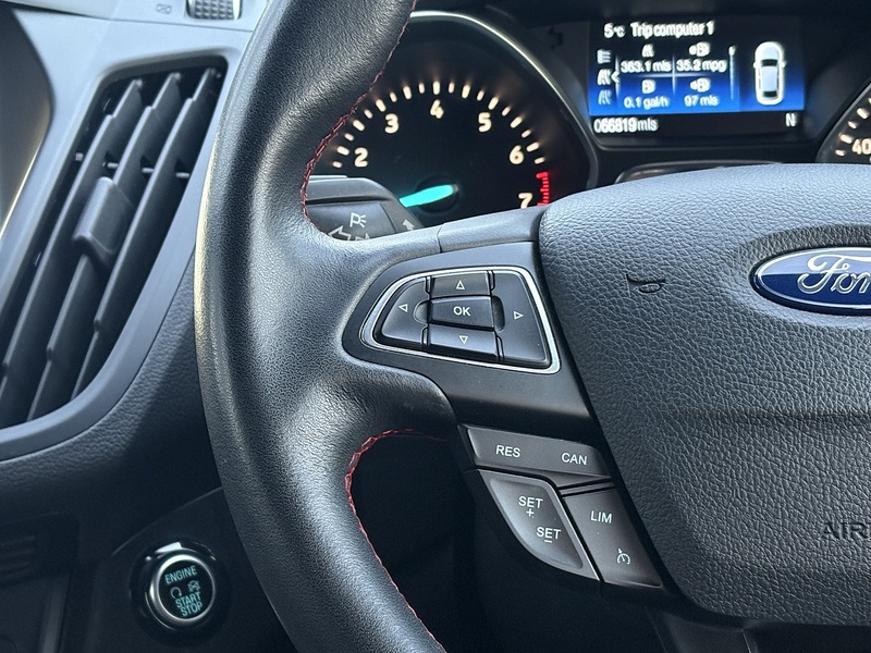 Ford Kuga T EcoBoost ST-Line X - U611