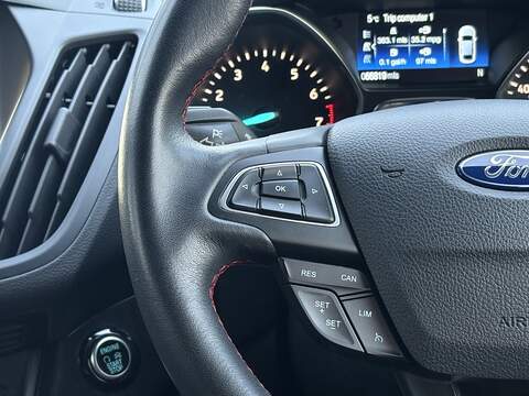 Ford Kuga T EcoBoost ST-Line X - U611