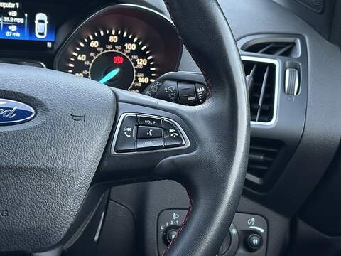 Ford Kuga T EcoBoost ST-Line X - U611